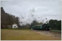 Das Jahr 2019 fing recht gut an. Für die Frühaufsteher gab es vor der offiziellen Rückreise von Uhlířské Janovice nach Čerčany, wo die Geburtstags- Silvesterfeier offiziell zu Ende war, am 1.1.2019 noch einige Fotomöglichkeiten mit 93.1360 (431.032), so wie hier in Mitrov als Sp 11751, der offiziell zwischen Mirošovice u Rataj nad Sázavou und Hatě verkehrte. 