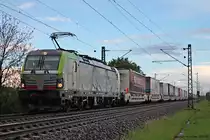 Am Nachmittag des 13.05.2017 bespannte Re 475 405 dem  CargoBeamer -KLV nach Köln Eifeltor/Kaldenkirchen, als sie südlich von Buggingen durchs Rheintal gen Freiburg (Breisgau) fuhr.