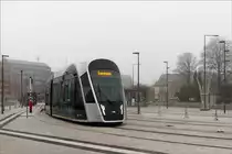 Am neblig tr�ben 28.12.2018 verl�sst ein CAF Urbos von LUXTRAM S.A. die Haltestelle Theater in Luxembourg-Ville Haute, um in Richtung Luxembourg-Kirchberg weiterzufahren. (Jeanny)