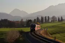 Im warmen Abendlicht haben diese beiden Desrios Füssen gerade verlassen. Das Ziel der Fahrt ist Augsburg Hbf.

Füssen, 17. November 2018 