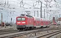Die 112 125 fährt in Grosskorbetha mit dem Re 18 aus Jena nach Göschwitz vorüber.Bild 30.12.2018