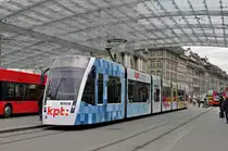 Be 6/8 Combino 670 mit der KPT Werbung, auf der Linie 9, bedient die Haltestelle beim Bahnhof Bern. Die Aufnahme stammt vom 19.12.2018.