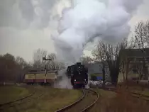 01 1075 von SSN kommt mit viel Dampf mit einem Sonderzug aus Schin-op-Geul(NL) nach Simpelveld(NL)  und fährt gleich in Simpelveld(NL) ein.
Aufgenommen in Simpelveld(NL). 
Bei Regenwolken am Kalten Mittag vom 30.12.2018. 