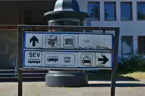 Ein Relikt aus alten Zeiten als daas Empfangsgebäude in Potsdam Pirschheide noch geöffnet war und vermutlich auch der obere Bahnsteig.

Potsdam Pirschheide 23.07.2018