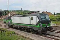 Portrait von ELL/LTE 193 272 am Nachmittag des 02.06.2017, als sie gemeinsam mit der hinter ihr abgestellten ELL/ecco Rail 193 211  Jimmy  im Bahnhof von Efringen Kirchen auf ihren nächsten Einsatz warteten.