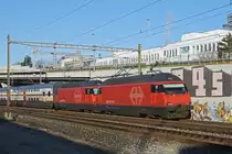 Doppeltraktion, mit den Loks 460 041-7 und 460 105-0, fahren Richtung Bahnhof Muttenz. Die Aufnahme stammt vom 03.01.2019.