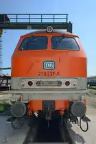 Die Diesellokomotive 218 137-8 im August 2018 im Eisenbahnmuseum Koblenz.