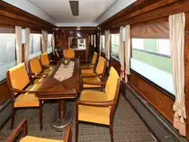 Im Innern des Salonwagens Sal 4ü-38 im August 2018 im Eisenbahnmuseum Koblenz.