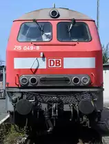 Die Diesellokomotive 215 049-8 im August 2018 im Eisenbahnmuseum Koblenz.