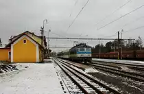 242 212-9 mit Os 7029 zu sehen am 04.01.19 in Tršnice.
