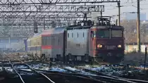 E-Lok 91-53-0-410920-9 zieht am 02.12.2018 mit IR-Garnitur in den bukarester Nordbahnhof ein.