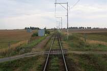 Haltestelle Vsechlapy, aufgenommen am 25.August 2018 durch das Stirntürfenster des letzten Wagen des Os 28406.