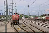 Blick auf die östliche Ausfahrt des Bahnhofs Singen(Hohentwiel) mit abgestellter 294 749-7 (V 90) DB auf Gleis 5.
[14.7.2018 | 17:08 Uhr]