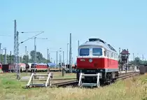 Am 23.7.18 war im Güterbahnhof Elstal nichts los und 232 333-5 durfte sich auf einem Abstellgleis sonnen. Mittem im Güterbahnhof ruhte sich 232 601-5 aus.

Elstal 23.07.2018