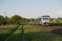 VT 64 der Vogtlandbahn als OPB 20885 von Hof Hbf nach Marktredwitz über Tschechien bei Döhlau, 29.04.2018