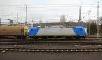 185 515-4 von Railtraxx fährt mit einem Güterzug aus Antwerpen-Waaslandhaven(B) nach Linz-Voestalpine(A) und fährt in Richtung Aachen-Schanz,Aachen-Hbf,Aachen-Rothe-Erde,Stolberg-Hbf(Rheinland)Eschweiler-Hbf,Langerwehe,Düren,Merzenich,Buir,Horrem,Kerpen-Köln-Ehrenfeld,Köln-West,Köln-Süd. 
Aufgenommen vom Bahnsteig von Aachen-West. 
Am Nachmittag vom 3.1.2019.