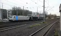 185 677-2 und 182 596-7 und 182 528-0 alle drei fahren für Crossrail  rangiern in Aachen-West.
Am Nachmittag vom 3.1.2019.