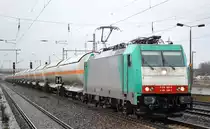 Die polnische Fa. Transchem Sp. z o.o. mit   5 270 003-4/E 186 250-7 [NVR-Number: 91 51 5270 003-4 PL-TM] mit einem Ganzzug Druckgaskesselwagen (UN-Nr.: 268/1005 = Ammoniak, wasserfrei) am 08.01.19 Bf. Flughafen Berlin-Schönefeld.