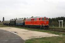 NLB 2143.56 am 02.September 2018 mit dem SR 16434 (Wien Praterstern - Zellerndorf - Laa/Thaya - Mistelbach) in der ehemaligen Haltestelle Alberndorf an der Pulkau.