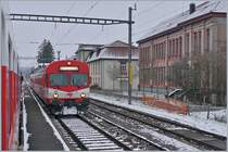 In Alle kreuzt unser Zug nach Bonfol den Gengenzug nach Porrentury, was einige Zeit in Anspruch nimmt, da der Bahnhof von Alle über Handweichen verfügt.
11. Jan. 2019