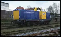 Am 22.4.2001 hatte die TWE Diesellok 132 wieder ein neues Outfit erhalten.  In blau gelber Connex Lackierung rangierte sie an diesem Tag im BW Lengerich Hohne der Teutoburger Wald Eisenbahn.