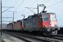 Re 420 262-8 zusammen mit Re 4/4 II 11273 und Re 620 083-6  Amsteg-Silenen  am 23.01.2019 bei Villnachern unterwegs in Richtung Basel auf der Bözberg Südrampe.