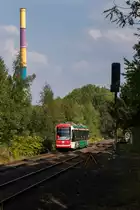 19. August 2018, kurz vor dem Hp Chemnitz-Borna in Richtung Leipzig. Der Tw 432 Stadtbahnwagen lässt sich vor dem markenten Schornstein ablichten. 