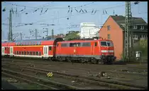 111145 fährt am 23.4.2001 um 17.40 Uhr mit einem Dosto aus Münster HBF in Richtung Hamm ab.