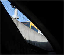 Nur ein kleiner Ausschnitt -

... des Stadtbahnzuges auf der U1 ist im Bereich des Treppenaufganges der Station  Mercedesstraße  in Stuttgart-Bad Cannstatt sichtbar.

24.01.2018 (M) 