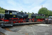 Die D5 der Hespertalbahn zieht die RAG D-724 (ex 80 030) auf die Drehscheibe des Eisenbahnmuseums in Bochum-Dahlhausen. (September 2018)