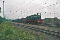 Nach dem Umsetzten im G�terbahnhof K�ln-Kalk, f�hrt die 78 468 mit dem Dampfzug am Morgen des 27.05.07 weiter Richtung Kkw.