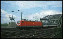 143222 verläßt mit dem RB nach Venlo die Hohenzollernbrücke und fährt am 9.5.2001 um 17.22 Uhr in den HBF Köln ein.