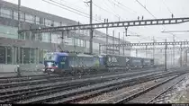 Die für die BLS Cargo fahrende Hupac 193 497 am 28. Januar 2019 mit einem UKV-Zug bei der Einfahrt in Olten.
