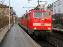 111 121 DB kommt mit dem RE4 von Dortmund-HBf nach Aachen-Hbf und kommt aus Richtung Rheydt,Wickrath,Beckrath,Herrath,Erkelenz,Baal,Hückelhoven-Baal,Brachelen,,Lindern,Süggerath,Geilenkirchen,Frelenberg,Zweibrüggen,Übach-Palenberg,Rimburg,Finkenrath,Hofstadt,Herzogenrath, Kohlscheid,Richterich,Laurensberg,Aachen-West und fährt in Aachen-Schanz ein und hält in Aachen-Schanz und fährt dann weiter in Richtung Aachen-Hbf. 
Aufgenommen vom Bahnsteig von Aachen-Schanz. 
Bei schönem Winterwetter am Kalten Morgen vom 29.1.2019.
