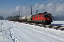 Erste Winteraufnahmen des Jahres 2019 aus meiner Region Solothurn mit Sonne und Schnee.

Re 420 264-4 mit gemischtem Grüterzug.

Die Re 4/4 sind Universal-Elektrolokomotiven der SBB. Dementsprechend gelangen sie bei SBB CARGO vor allen Kategorien von Güterzügen zum Einsatz. Als  BOBO-Freund  widme ich bei meiner Einstellung vom 30. Januar 2019 die gesamte bei BB.de mögliche Serie bestehend aus sechs Bildern diesen fotogenen Maschinen.
Entstanden sind alle Aufnahmen am 29. Januar 2019 bei Deitingen.
Foto: Walter Ruetsch
