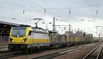 Das Highlight des Tages, die für die in der Schweiz registrierte  487 001  [NVR-Number: 91 85 4487 001-0 CH-SRTAG] der Fa. SRT - Swiss Rail Traffic AG gibt es seit dem 28.12.18 die österreichische SETG als aktuellen Mieter. Es war also nur noch eine Frage von Zeit wann man sie dann also auch bei uns in der Region zu Gesicht bekommt und anscheinend ist sie hier mit einem Transportzug für Holzstämme (leer) Richtung Rostock zu sehen, 29.01.19 Bf. Flughafen Berlin-Schönefeld.