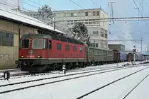 Winterimpressionen vom 29. Januar 2019 mit der Re 620 024-0  ROTHRIST 
Kurz nach der Ankunft beim Stahlwerk Gerlafingen.
Gut erkennbar ist das fehlende Wappen.
Foto: Walter Ruetsch