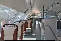 Blick in den Oberstock von 670 003-2  Fürstin Louise  der Dessauer Verkehrs- und Eisenbahngesellschaft (DVE).
Diese steht als DWE75711 nach Dessau Hbf in ihrem Startbahnhof Wörlitz.
[1.8.2018 | 15:01 Uhr]