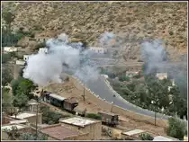 Eritrean Railways steamtrain special in Nefasit. Vorbei am Dorf wechselt der Zug auf die andere Talseite. (17.01.2019)