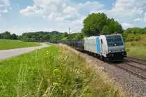 185 672 der Rurtalbahn Cargo mit einem leeren Gefco Autotransportzug bei Pölling Richtung Regensburg, 14.07.2018