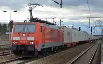 DB Cargo Deutschland AG mit  189 010-2  [NVR-Number: 91 80 6189 010-2 D-DB] und einem Containerzug für die chinesische Überland-Bahnstrecke, ungewöhnlich da eigentlich bisher hauptsächlich die privaten EVU + PKPC diese Güter-Relationen über Polen von u. nach Deutschland bewegt haben, 28.01.19 BF. Flughafen Berlin-Schönefeld.