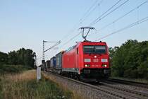 Mit einem  DSV -KLV aus Lübeck fuhr am Abend des 20.07.2017 die 185 356-3 südlich von Buggingen durchs Rheintal in Richtung Basel.