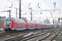 DB Regio Bobmardier Twindexx 446 019 und 446 xxx am 02.02.19 in Frankfurt am Main Main von einen Gehweg aus fotografiert per Telezoom