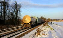 Ein Nachschuss von einem Güterzug aus Kinkempois(B) nach Köln-Gremberg(D). 
Aufgenommen an der Gemmenicher-Rampe am Gemmenicher-Weg auf dem Montzenroute. 
Bei Sonne und Schnee am Kalten Nachmittag vom 1.2.2019.