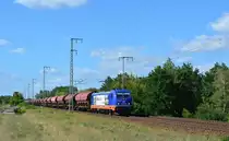 Kein halbes Jahr alt war 187 319-9 zum Zeitpunkt des Fotos und macht seit ihrem ersten Tag bei Raildox Werbung für Erfurt mit dem Motto: Erfurt lockt. Hier fährt sie mit Tads Schüttwagen durch Berlin Wuhlheide.

Berlin 24.07.2018