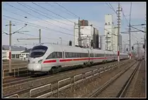 ICE fährt am 31.01.2019 durch den Bahnhof Hörsching.