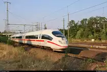 403 033 (Tz 333  Goslar ) als ICE 1009 (Linie 29) von Berlin Hbf (tief) nach München Hbf durchfährt Lutherstadt Wittenberg Hbf auf Gleis 2.
[1.8.2018 | 18:49 Uhr]