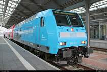 Zufallstreffer von 146 013, ein Gast aus Dresden mit Werbung für die Felsenbühne Rathen, von DB Regio Südost im Dienste der Elbe-Saale-Bahn als RE 16334 (RE30) nach Burg(Magdeburg), der in seinem Startbahnhof Halle(Saale)Hbf auf Gleis 10 E-G steht.
[1.8.2018 | 20:12 Uhr]