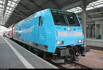Zufallstreffer von 146 013, ein Gast aus Dresden mit Werbung für die Felsenbühne Rathen, von DB Regio Südost im Dienste der Elbe-Saale-Bahn als RE 16334 (RE30) nach Burg(Magdeburg), der in seinem Startbahnhof Halle(Saale)Hbf auf Gleis 10 E-G steht.
[1.8.2018 | 20:12 Uhr]