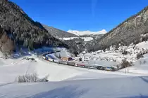 193 876 mit einer RoLa am 06.02.2019 bei St. Jodok am Brenner. 